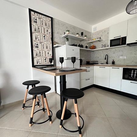 Daisy'S One-Bedroom Apartment Tolo Exterior photo